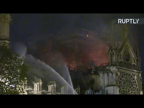 В Париже горит собор Нотр-Дам-де-Пари — LIVE
