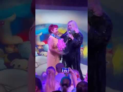 Украинская певица Ирина Билык позвала на сцену маму Наташи Королевой и высказалась о ее зяте Тарзане