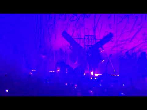 prop falls on Marilyn Manson at NYC show at Hammerstein Ballroom