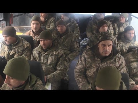 Опубликовано видео прибытия в Крым сдавшихся военных c острова Змеиный, которых «похоронил» Киев