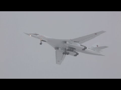«Красавец!»: Путин оценил лётные возможности модернизированного ракетоносца Ту-160М