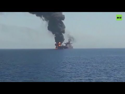 В Оманском заливе загорелись два нефтяных танкера