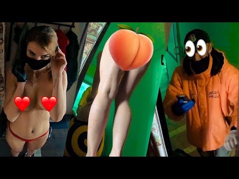 Два месяца встречала курьеров… топлесс! 18+