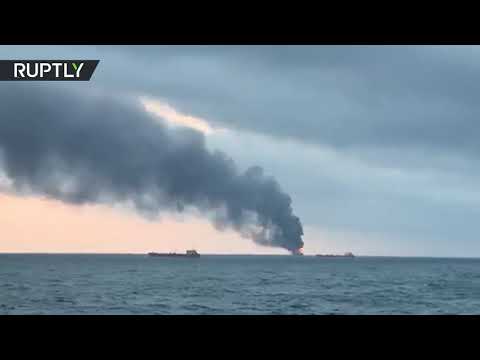 В Керченском проливе горит судно