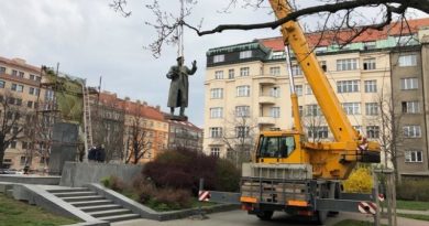 Демонтаж памятника маршалу Коневу в Праге