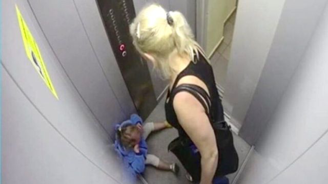 Бабушка избила внучку в лифте