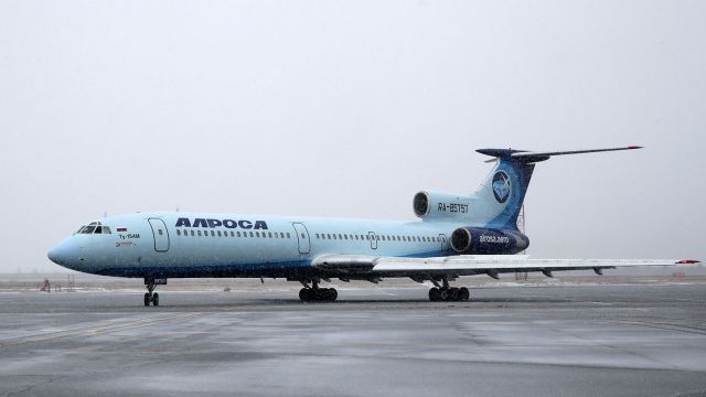 Пассажирский самолет Ту-154 авиакомпании «Алроса»