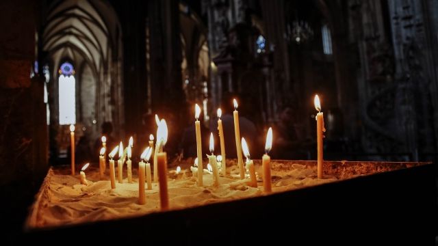 Свечи в церкви