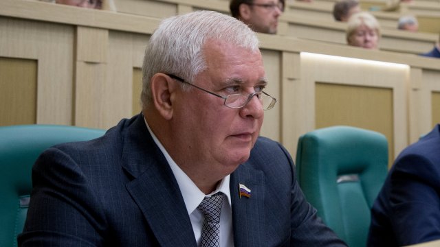 Сенатор Олег Селезнев