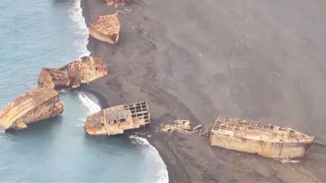 Японские «корабли-призраки» всплыли после землетрясения