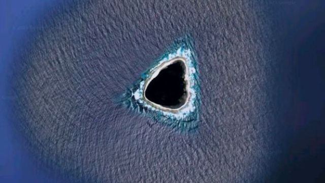 Остров Восток в Тихом океане