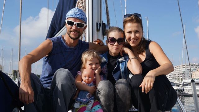 Семья Клочковых застряла в Тихом океане без запасов продовольствия