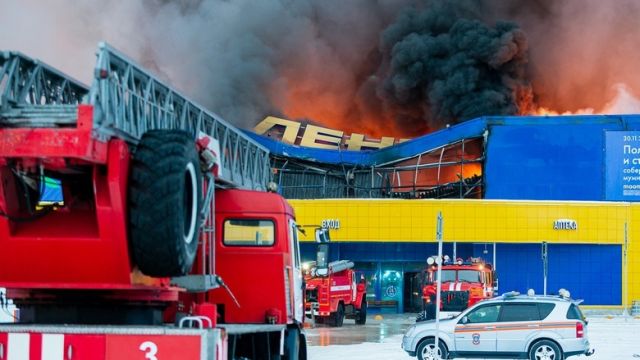 Пожар в томском ТЦ «Лента»