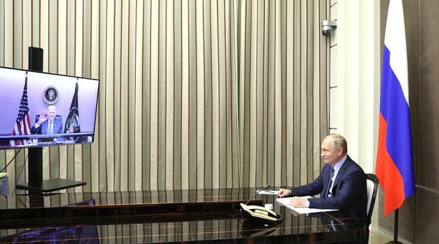 Путин и Байден провели переговоры по видеосвязи