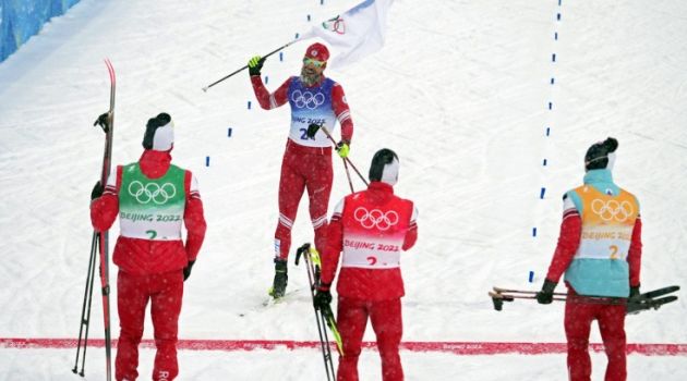 Российские лыжники выиграли золото в эстафете на ОИ-2022