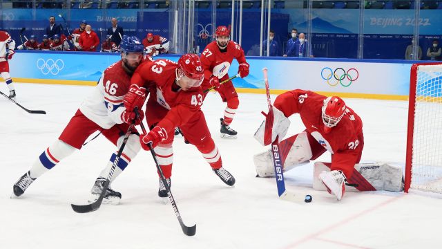 Сборная России по хоккею потерпела первое поражение на ОИ-2022