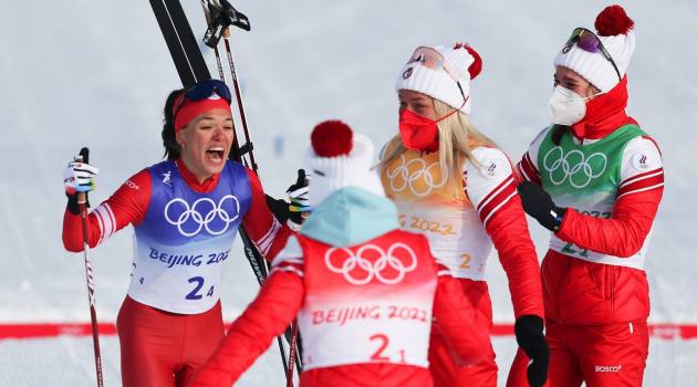 Российские лыжницы выиграли золото в эстафете на ОИ-2022