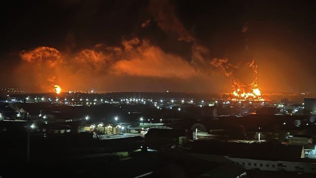На двух нефтебазах в Брянске произошли пожары