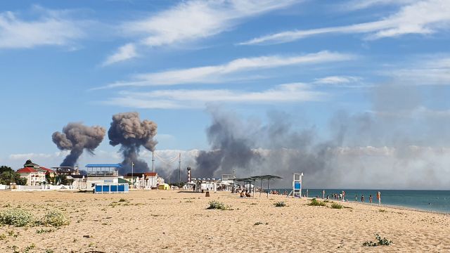 Взрывы прогремели на военном аэродроме в Крыму