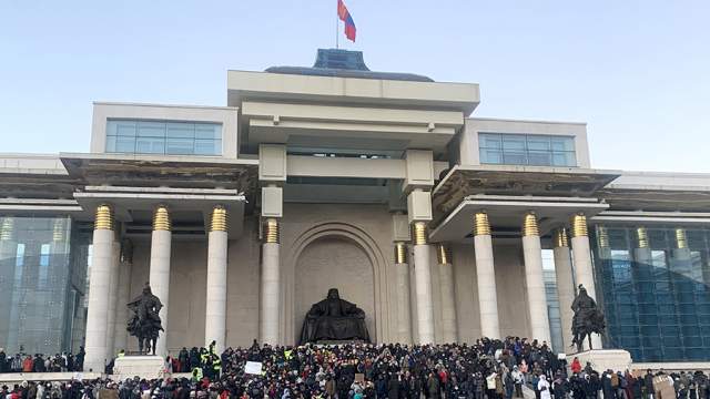 массовые протесты в Монголии