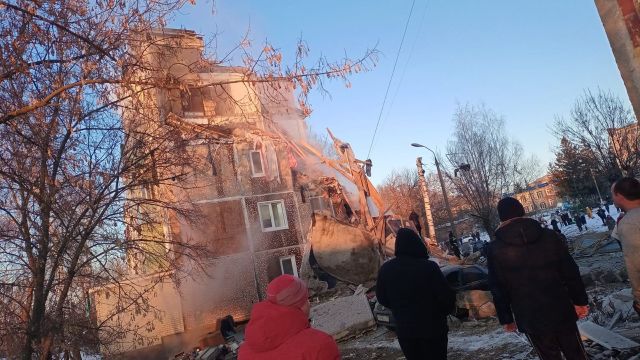 Взрыв газа обрушил подъезд жилого дома в Тульской области