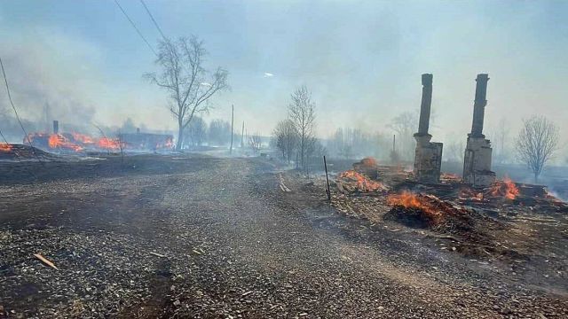 Пожар уничтожил поселок в Свердловской области