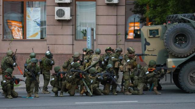 Вооруженные люди без опознавательных знаков появились в центре Ростова-на-Дону