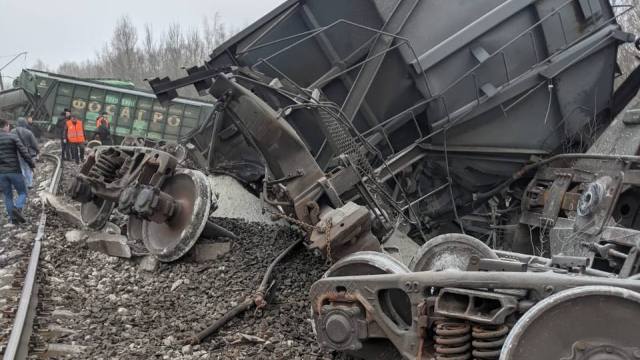 19 вагонов сошли с рельсов в результате крушения поезда в Рязанской области