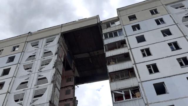 Подъезд многоэтажки обрушился в Белгороде после обстрела ВСУ