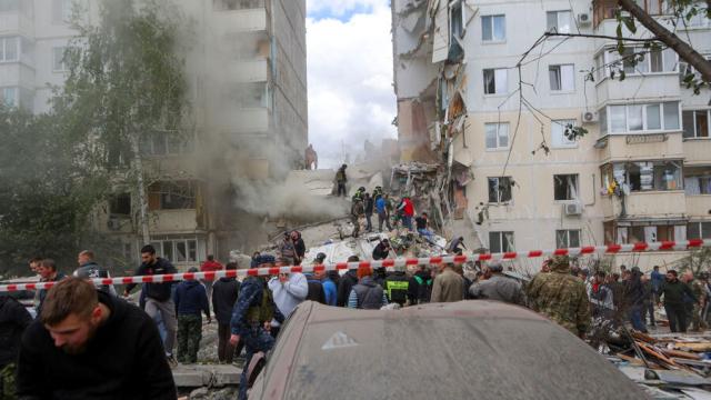 15 тел извлекли из-под завалов жилого дома в Белгороде