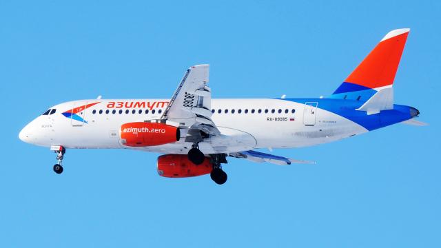 Sukhoi Superjet 100 авиакомпании Azimuth Airlines с бортовым номером RA-89085