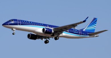 Пассажирский самолет Embraer 190AR Azerbaijan Airlines