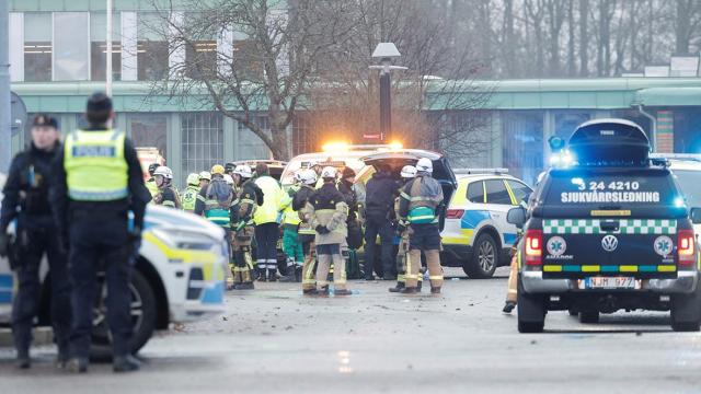 Десять человек погибли при стрельбе в шведской школе в Эребру