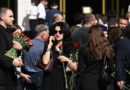 Гости перед началом церемонии прощания с Романом Старовойтом в ЦКБ
