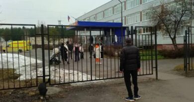 Подросток зарезал учительницу возле школы в Пермском крае