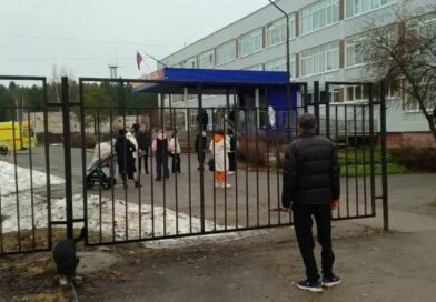 Подросток зарезал учительницу возле школы в Пермском крае