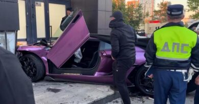 Сын миллиардера Алтушкина на Lamborghini врезался в дом в Екатеринбурге Сын миллиардера Алтушкина врезался в дом